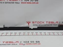 1028600-00-K z Penthouse-Platte (Pfannen) des Hauptbatteriegehäuses Tesla Modell S 1014114