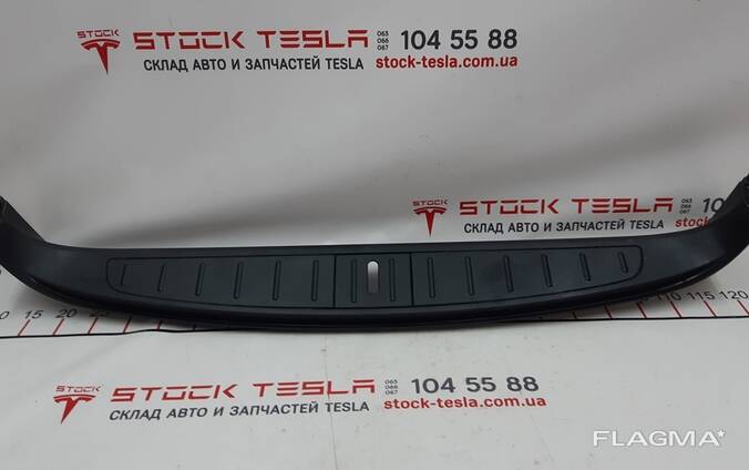 1035993-00-D Kofferraumverkleidung unterer Kunststoff unter Schlossbaugruppe Tesla Modell