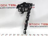 1051824-00-H B Säulenhalterung oben links Tesla Modell X 1056079-00-E - photo 2