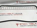 1483697-00-B Dichtung der oberen Türverkleidung, hinten links Tesla Modell X 1483697-00-B - photo 1